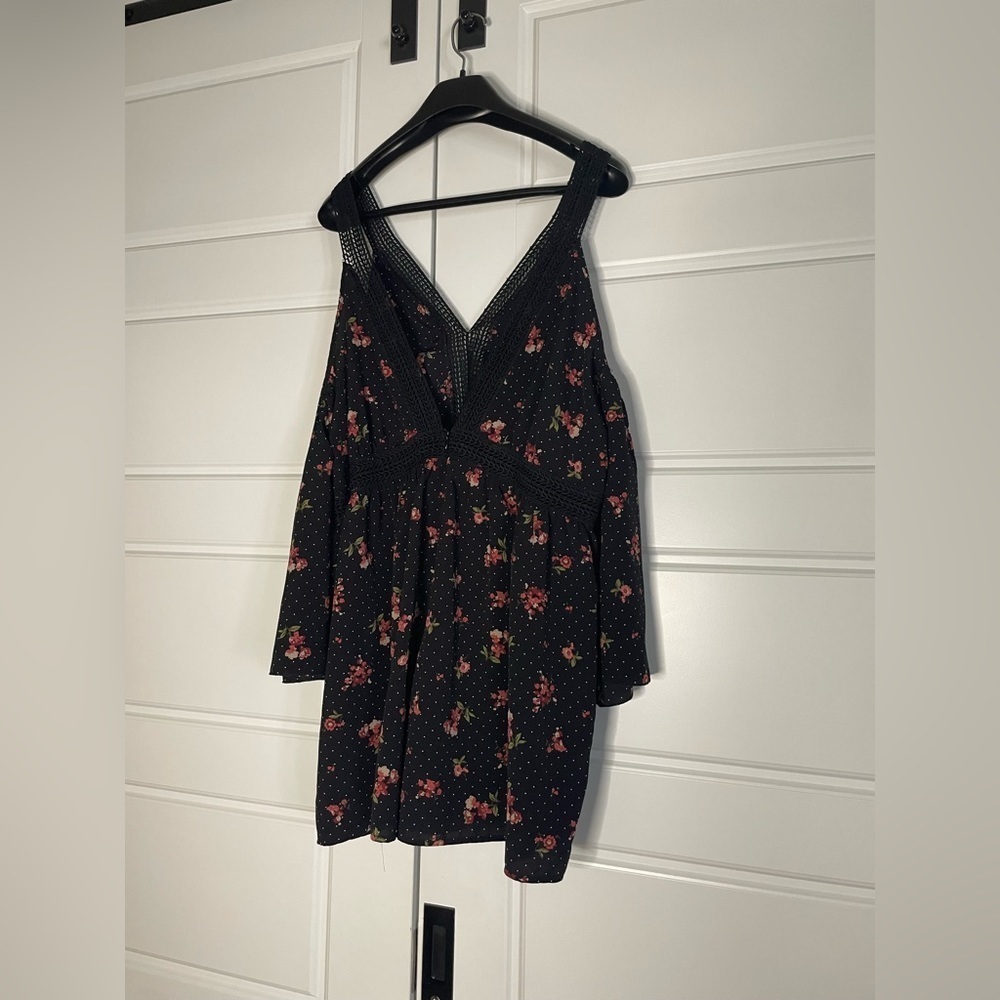 Boohoo Plus polka dot ditsy floral crochet insert romper - Picture 5 of 10